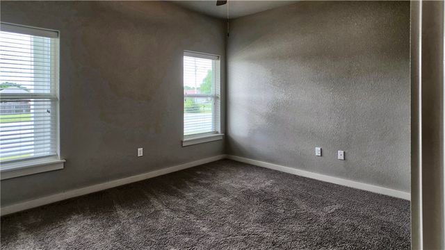 3881 W Albatross Loop, Fayetteville, AR 72704