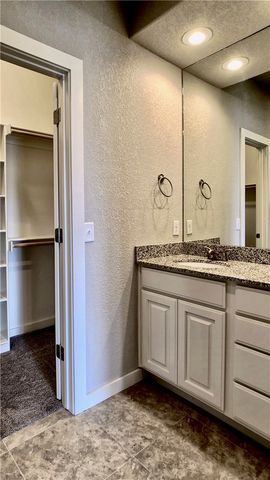 3881 W Albatross Loop, Fayetteville, AR 72704