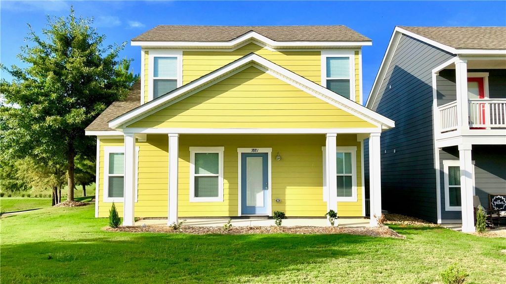 3881 W Albatross Loop, Fayetteville, AR 72704