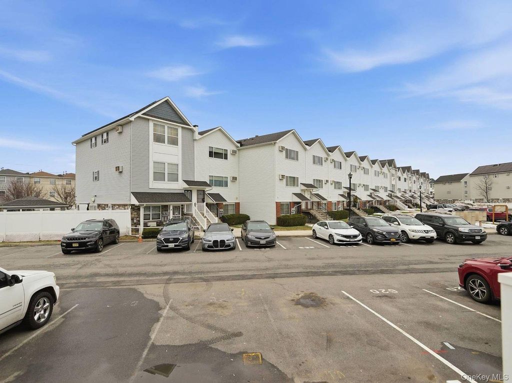 111 Horizon Court, Bronx, NY 10473 — exterior