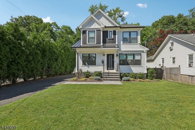 676 Ridgewood Rd, Oradell Boro, NJ 07649