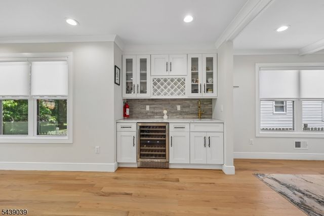 676 Ridgewood Rd, Oradell Boro, NJ 07649