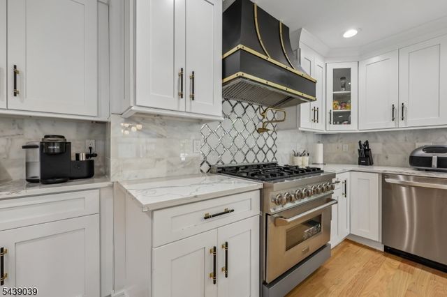 676 Ridgewood Rd, Oradell Boro, NJ 07649