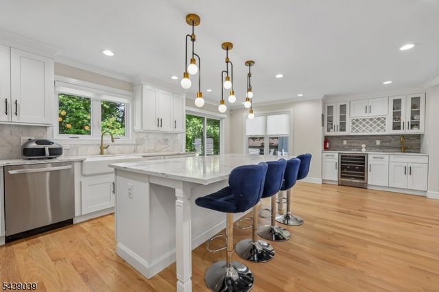 676 Ridgewood Rd, Oradell Boro, NJ 07649