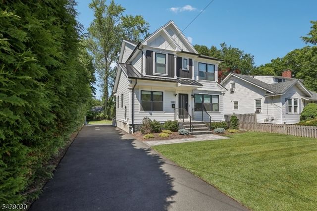 676 Ridgewood Rd, Oradell Boro, NJ 07649
