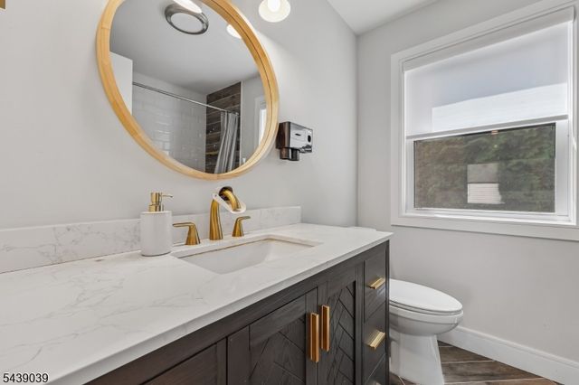 676 Ridgewood Rd, Oradell Boro, NJ 07649