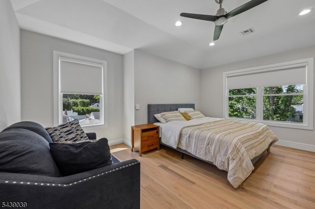 676 Ridgewood Rd, Oradell Boro, NJ 07649