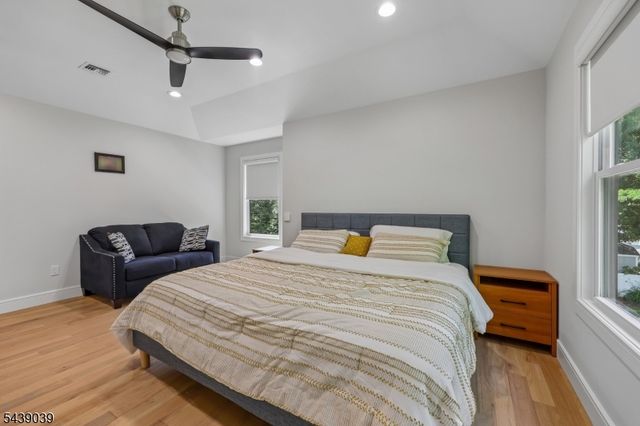 676 Ridgewood Rd, Oradell Boro, NJ 07649