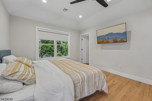 676 Ridgewood Rd, Oradell Boro, NJ 07649