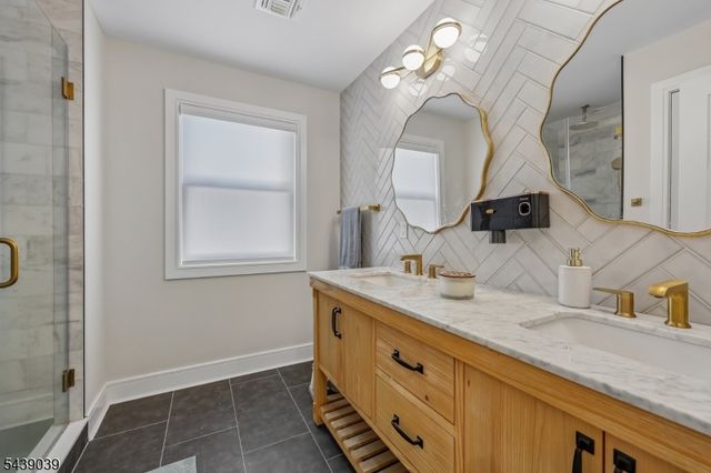 676 Ridgewood Rd, Oradell Boro, NJ 07649