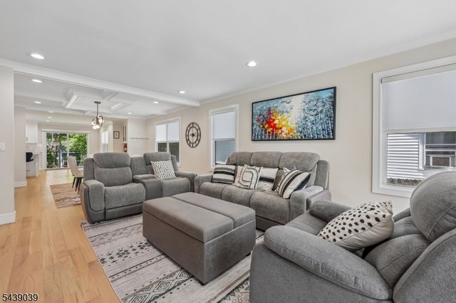 676 Ridgewood Rd, Oradell Boro, NJ 07649