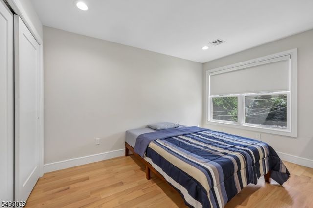 676 Ridgewood Rd, Oradell Boro, NJ 07649