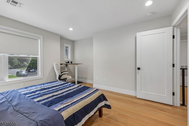 676 Ridgewood Rd, Oradell Boro, NJ 07649