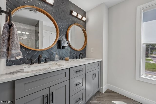676 Ridgewood Rd, Oradell Boro, NJ 07649