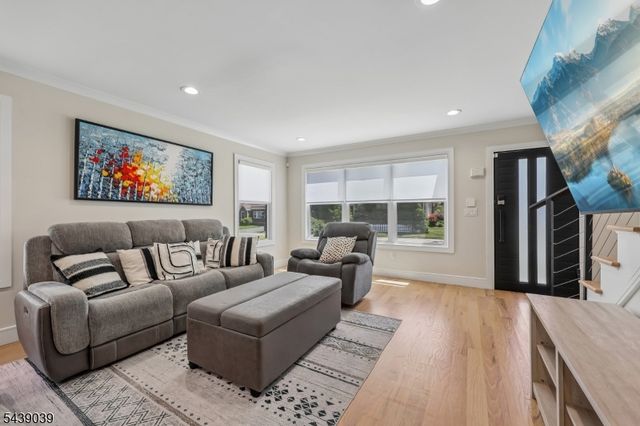 676 Ridgewood Rd, Oradell Boro, NJ 07649