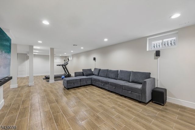 676 Ridgewood Rd, Oradell Boro, NJ 07649