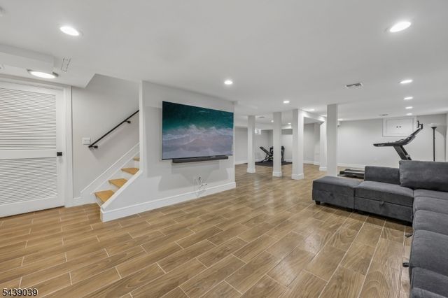 676 Ridgewood Rd, Oradell Boro, NJ 07649