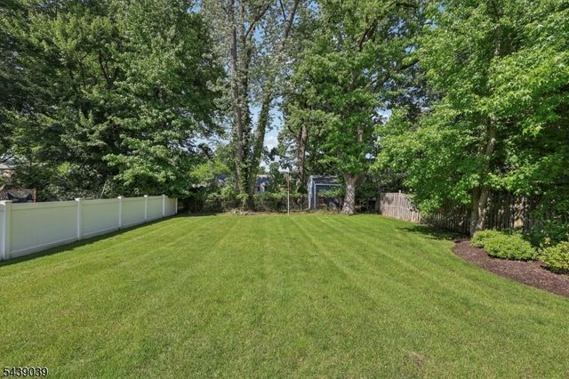 676 Ridgewood Rd, Oradell Boro, NJ 07649