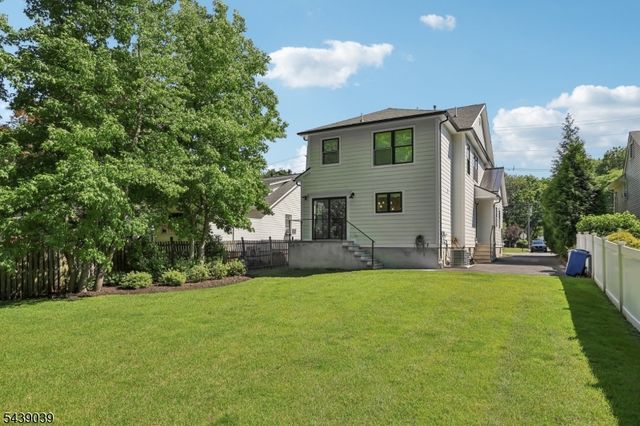 676 Ridgewood Rd, Oradell Boro, NJ 07649