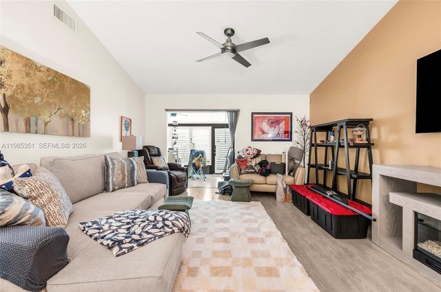 2640 W Gately Dr W 1102, West Palm Beach, FL 33415