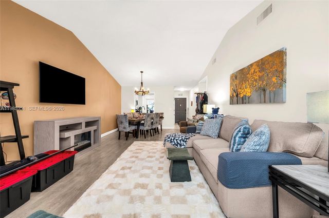 2640 W Gately Dr W 1102, West Palm Beach, FL 33415