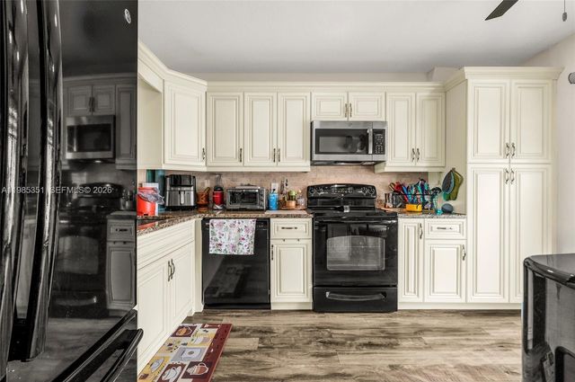 2640 W Gately Dr W 1102, West Palm Beach, FL 33415