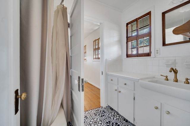 1122 W Main Street, Waxahachie, TX 75165