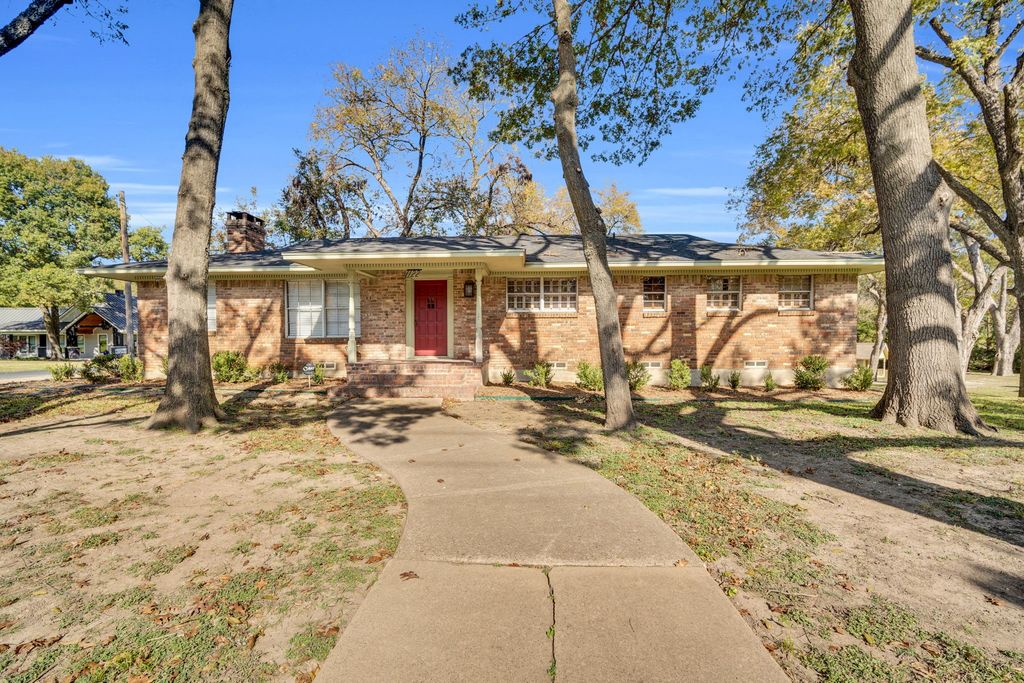 1122 W Main Street, Waxahachie, TX 75165