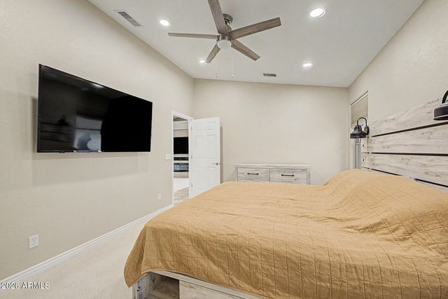 6436 W SADDLEHORN Road, Phoenix, AZ 85083