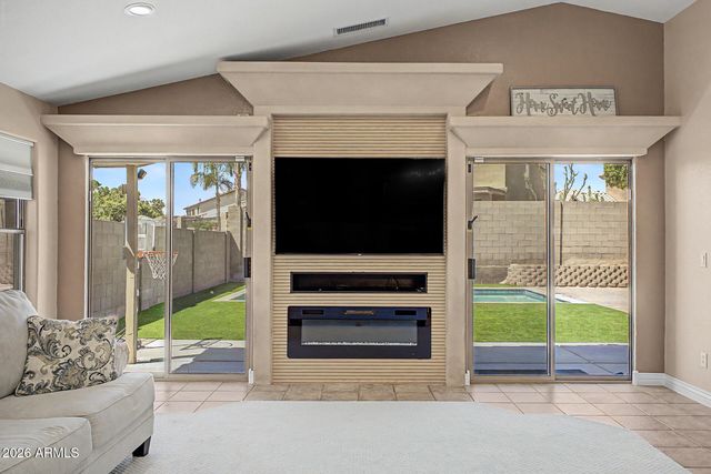 6436 W SADDLEHORN Road, Phoenix, AZ 85083