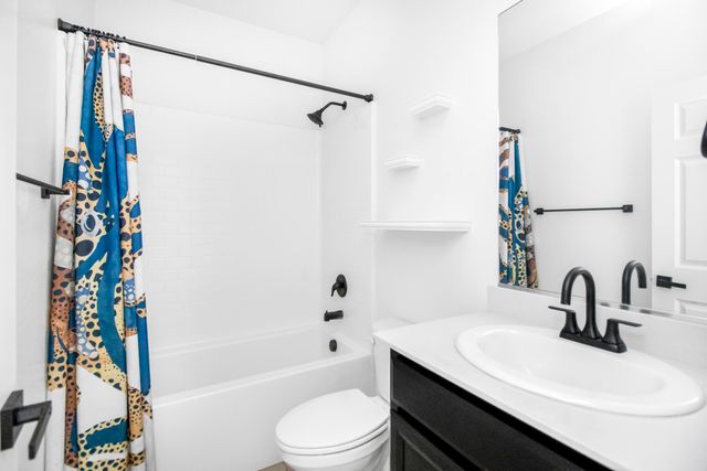 2230 S Velie Street, Visalia, CA 93292