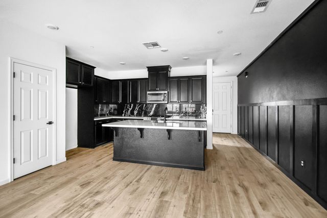 2230 S Velie Street, Visalia, CA 93292