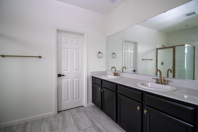 2230 S Velie Street, Visalia, CA 93292