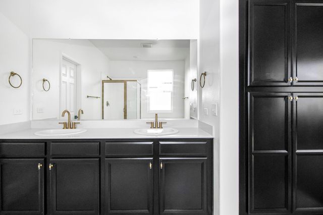 2230 S Velie Street, Visalia, CA 93292