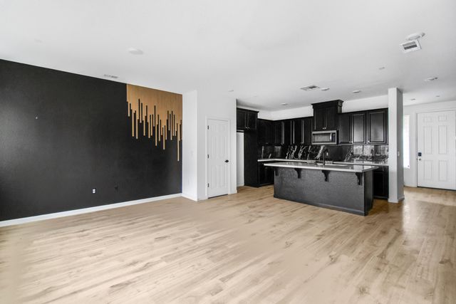 2230 S Velie Street, Visalia, CA 93292