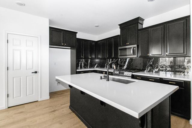 2230 S Velie Street, Visalia, CA 93292