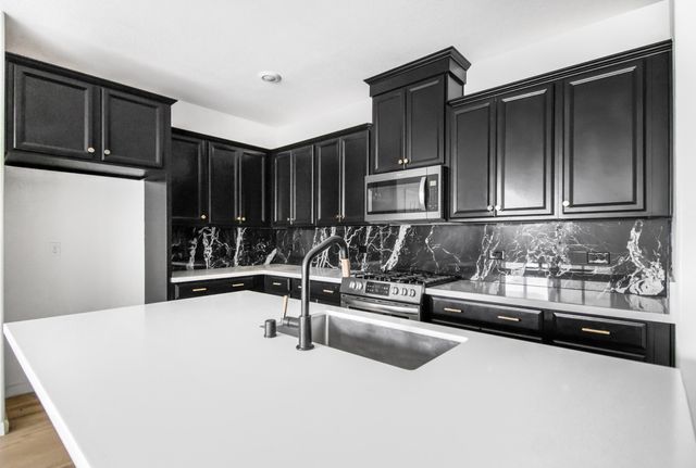 2230 S Velie Street, Visalia, CA 93292