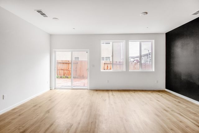 2230 S Velie Street, Visalia, CA 93292