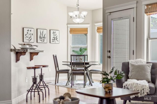 201 E Mikyl Ridge Loop, Nampa, ID 83686