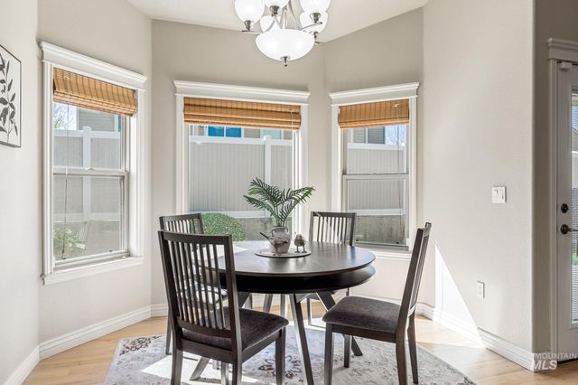 201 E Mikyl Ridge Loop, Nampa, ID 83686