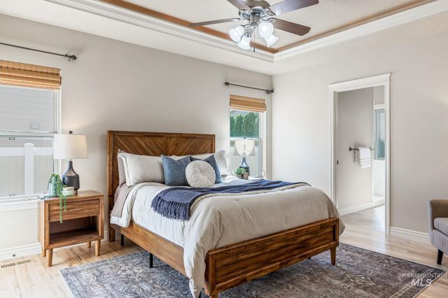 201 E Mikyl Ridge Loop, Nampa, ID 83686