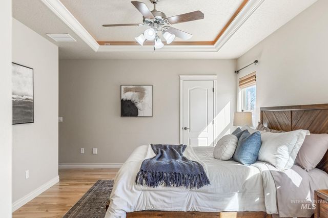 201 E Mikyl Ridge Loop, Nampa, ID 83686