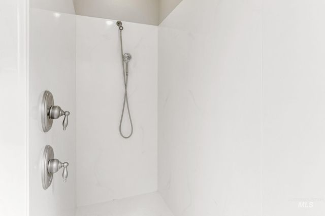 201 E Mikyl Ridge Loop, Nampa, ID 83686