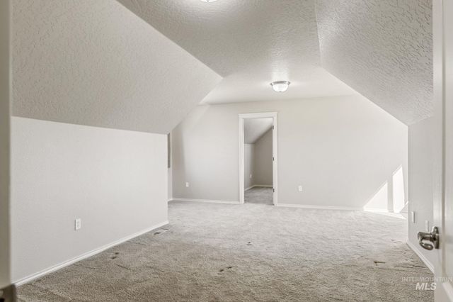 201 E Mikyl Ridge Loop, Nampa, ID 83686