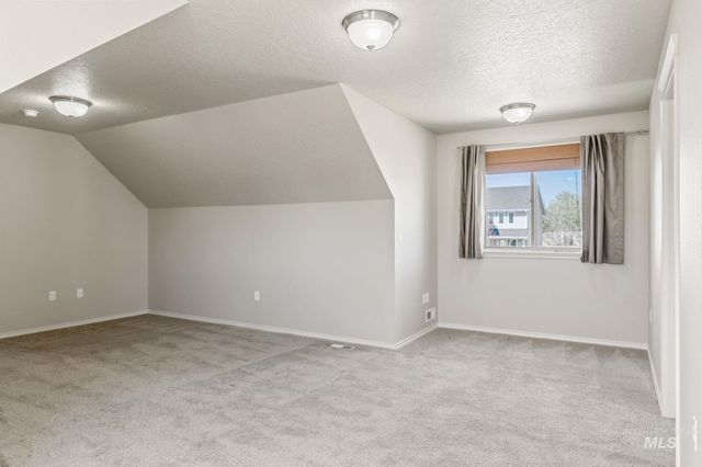 201 E Mikyl Ridge Loop, Nampa, ID 83686