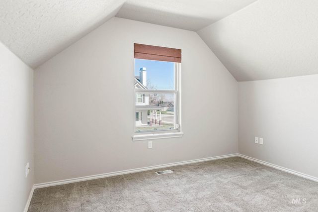 201 E Mikyl Ridge Loop, Nampa, ID 83686