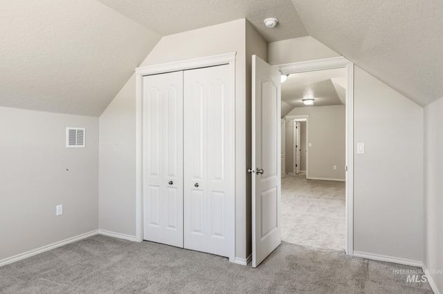 201 E Mikyl Ridge Loop, Nampa, ID 83686