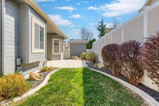 201 E Mikyl Ridge Loop, Nampa, ID 83686