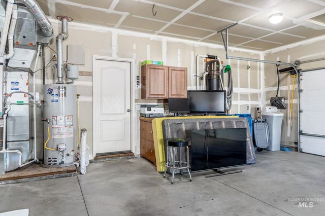 201 E Mikyl Ridge Loop, Nampa, ID 83686