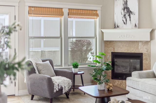 201 E Mikyl Ridge Loop, Nampa, ID 83686